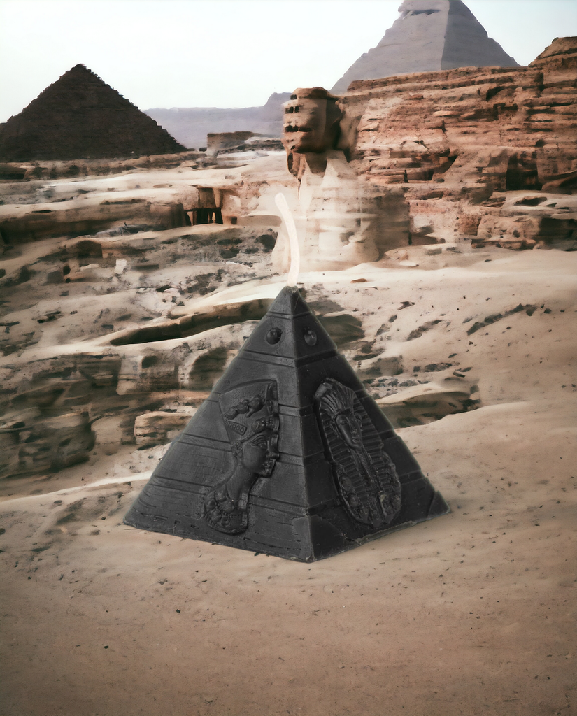 Bougie pyramide égyptienne noire